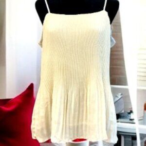 4l3NNA Ivory top w/Lace ~ L